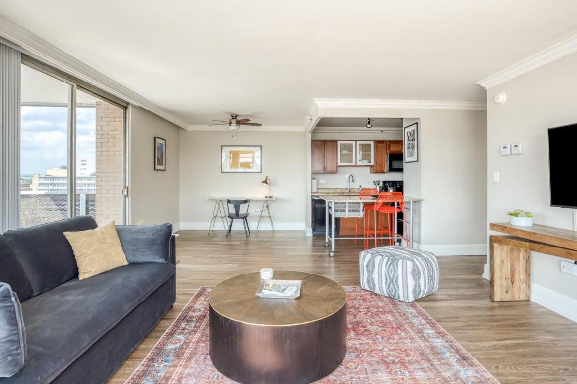 Cozysuites 800 Tower 1Br With Gym! 10 Louisville Eksteriør bilde
