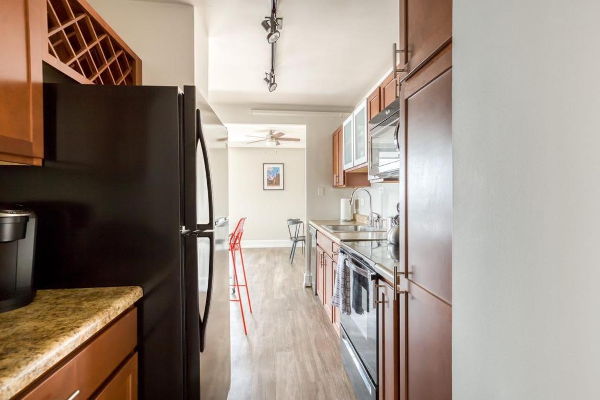 Cozysuites 800 Tower 1Br With Gym! 10 Louisville Eksteriør bilde