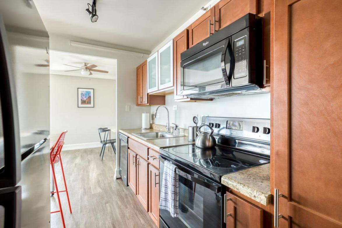 Cozysuites 800 Tower 1Br With Gym! 10 Louisville Eksteriør bilde