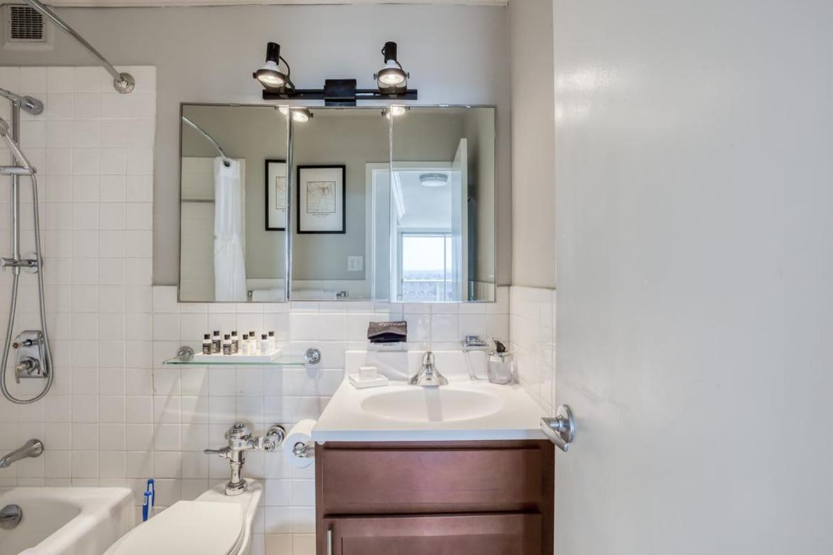 Cozysuites 800 Tower 1Br With Gym! 10 Louisville Eksteriør bilde