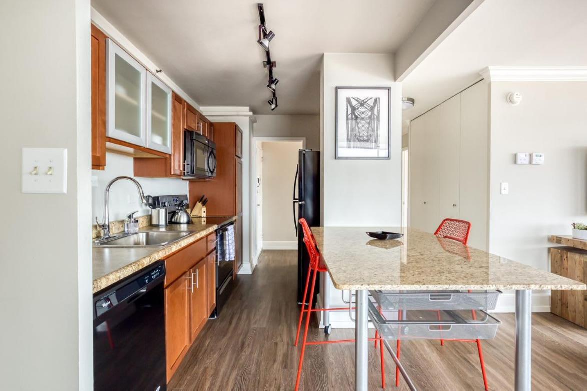Cozysuites 800 Tower 1Br With Gym! 10 Louisville Eksteriør bilde